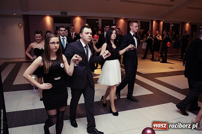 Zdjęcie w galerii na portalu naszraciborz.pl: Pięć klas Ekonomika bawi się w Zakrzowie wiadomości z regionu