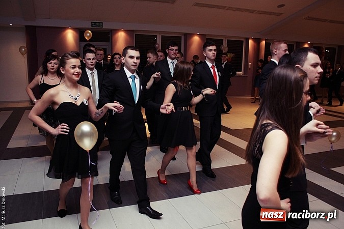 Zdjęcie w galerii na portalu naszraciborz.pl: Pięć klas Ekonomika bawi się w Zakrzowie wiadomości z regionu