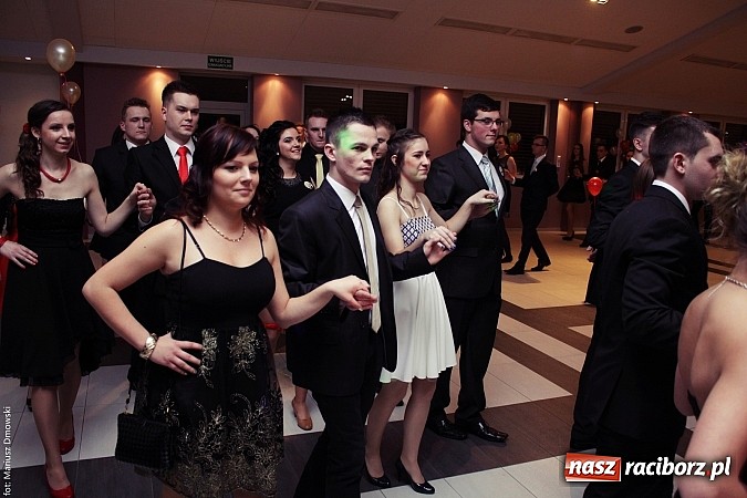 Zdjęcie w galerii na portalu naszraciborz.pl: Pięć klas Ekonomika bawi się w Zakrzowie wiadomości z regionu