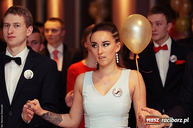 Zdjęcie w galerii na portalu naszraciborz.pl: Pięć klas Ekonomika bawi się w Zakrzowie wiadomości z regionu