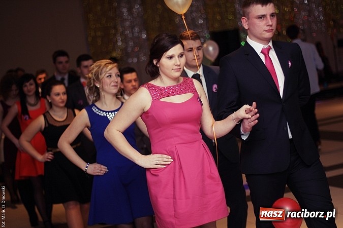 Zdjęcie w galerii na portalu naszraciborz.pl: Pięć klas Ekonomika bawi się w Zakrzowie wiadomości z regionu