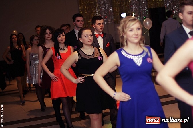 Zdjęcie w galerii na portalu naszraciborz.pl: Pięć klas Ekonomika bawi się w Zakrzowie wiadomości z regionu