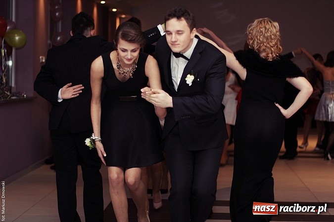 Zdjęcie w galerii na portalu naszraciborz.pl: Pięć klas Ekonomika bawi się w Zakrzowie wiadomości z regionu