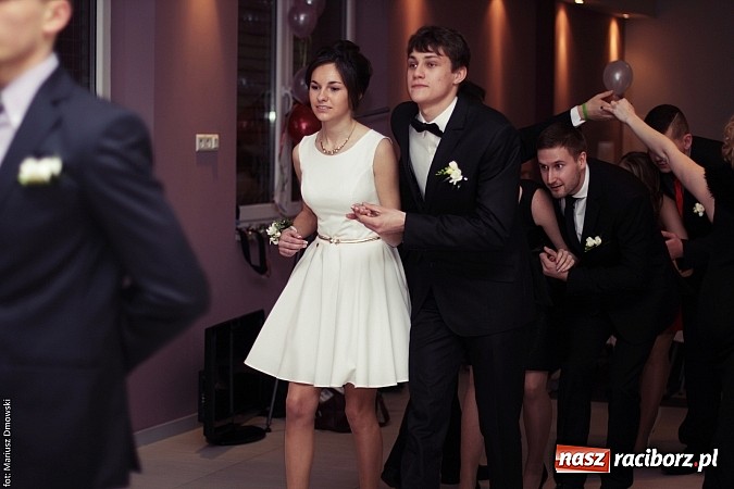 Zdjęcie w galerii na portalu naszraciborz.pl: Pięć klas Ekonomika bawi się w Zakrzowie wiadomości z regionu