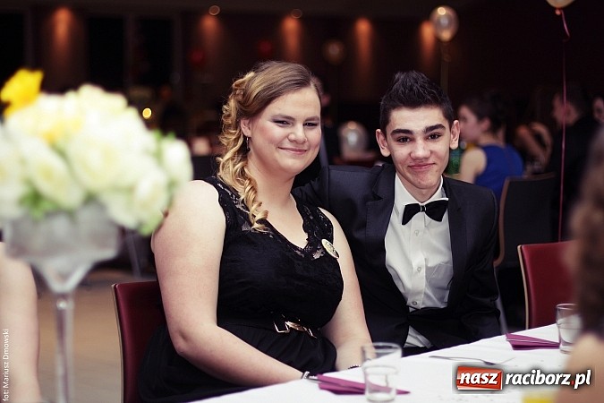 Zdjęcie w galerii na portalu naszraciborz.pl: Pięć klas Ekonomika bawi się w Zakrzowie wiadomości z regionu