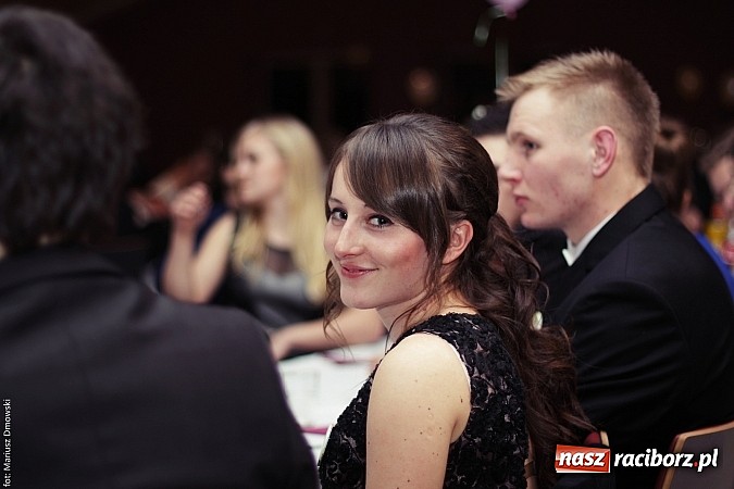 Zdjęcie w galerii na portalu naszraciborz.pl: Pięć klas Ekonomika bawi się w Zakrzowie wiadomości z regionu