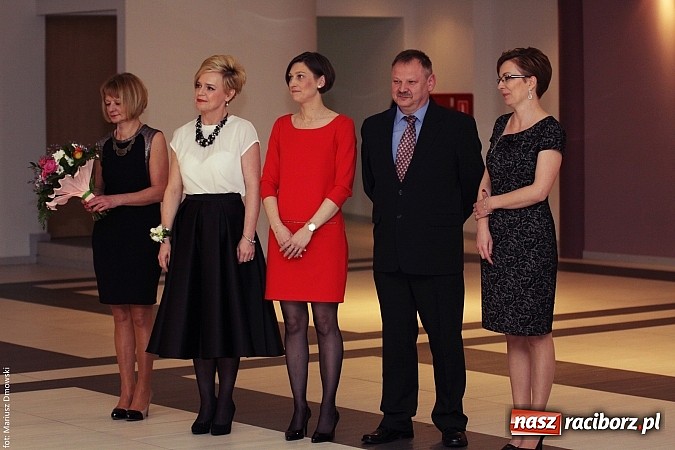 Zdjęcie w galerii na portalu naszraciborz.pl: Pięć klas Ekonomika bawi się w Zakrzowie wiadomości z regionu