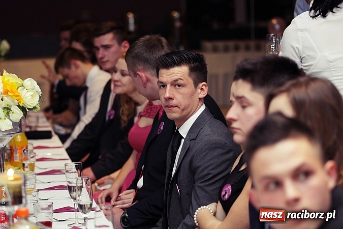 Zdjęcie w galerii na portalu naszraciborz.pl: Pięć klas Ekonomika bawi się w Zakrzowie wiadomości z regionu