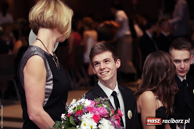 Zdjęcie w galerii na portalu naszraciborz.pl: Pięć klas Ekonomika bawi się w Zakrzowie wiadomości z regionu