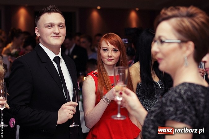 Zdjęcie w galerii na portalu naszraciborz.pl: Pięć klas Ekonomika bawi się w Zakrzowie wiadomości z regionu