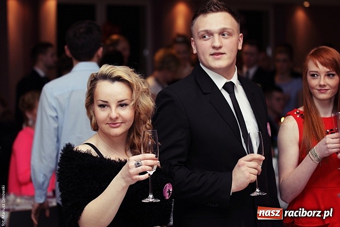 Zdjęcie w galerii na portalu naszraciborz.pl: Pięć klas Ekonomika bawi się w Zakrzowie wiadomości z regionu