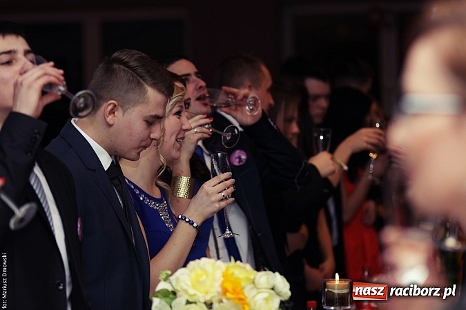 Zdjęcie w galerii na portalu naszraciborz.pl: Pięć klas Ekonomika bawi się w Zakrzowie wiadomości z regionu