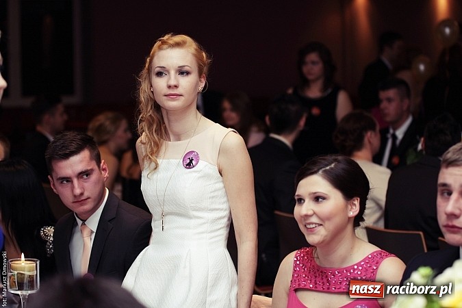 Zdjęcie w galerii na portalu naszraciborz.pl: Pięć klas Ekonomika bawi się w Zakrzowie wiadomości z regionu