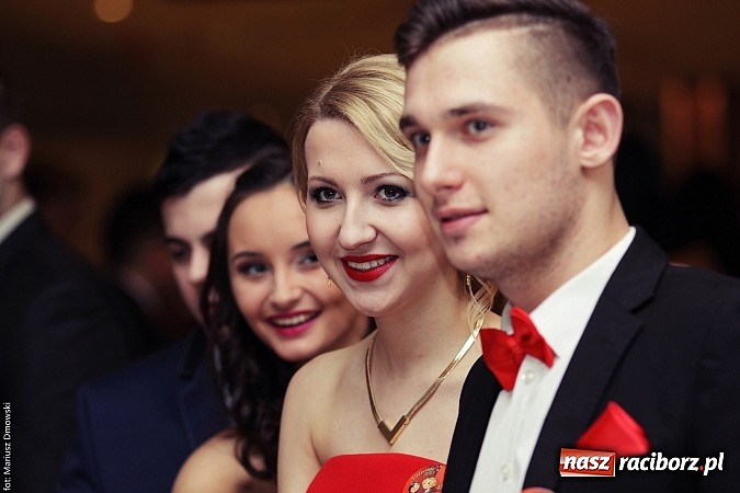 Zdjęcie w galerii na portalu naszraciborz.pl: Pięć klas Ekonomika bawi się w Zakrzowie wiadomości z regionu