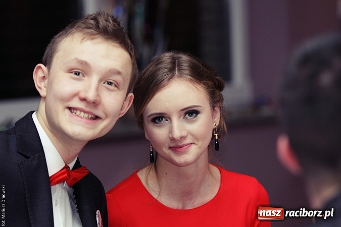 Zdjęcie w galerii na portalu naszraciborz.pl: Pięć klas Ekonomika bawi się w Zakrzowie wiadomości z regionu