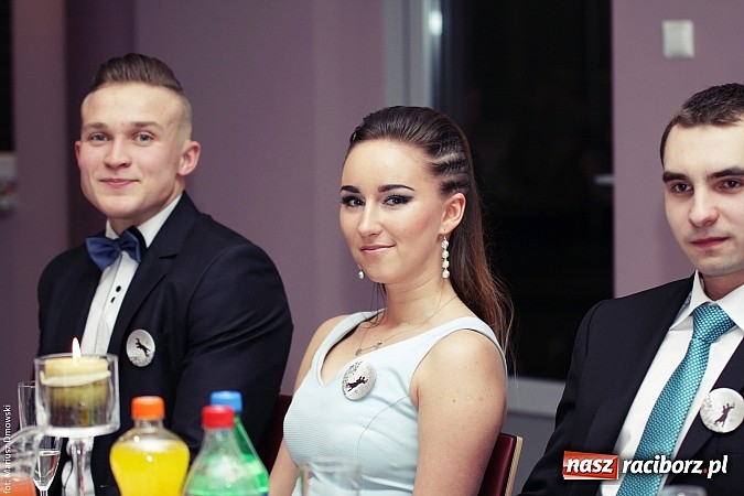 Zdjęcie w galerii na portalu naszraciborz.pl: Pięć klas Ekonomika bawi się w Zakrzowie wiadomości z regionu