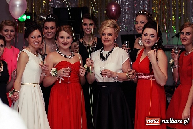 Zdjęcie w galerii na portalu naszraciborz.pl: Pięć klas Ekonomika bawi się w Zakrzowie wiadomości z regionu