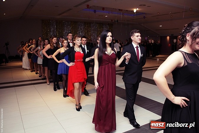 Zdjęcie w galerii na portalu naszraciborz.pl: Pięć klas Ekonomika bawi się w Zakrzowie wiadomości z regionu