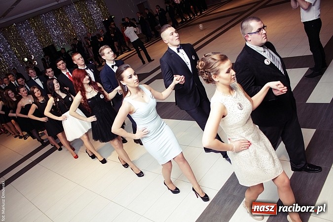 Zdjęcie w galerii na portalu naszraciborz.pl: Pięć klas Ekonomika bawi się w Zakrzowie wiadomości z regionu