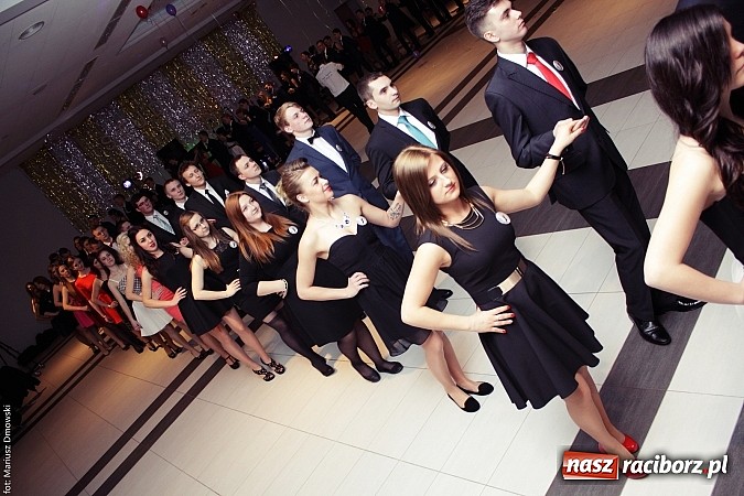 Zdjęcie w galerii na portalu naszraciborz.pl: Pięć klas Ekonomika bawi się w Zakrzowie wiadomości z regionu