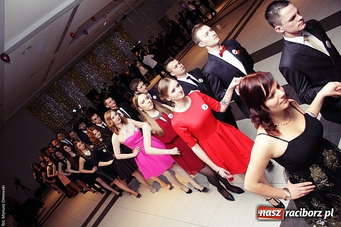 Zdjęcie w galerii na portalu naszraciborz.pl: Pięć klas Ekonomika bawi się w Zakrzowie wiadomości z regionu