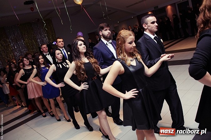 Zdjęcie w galerii na portalu naszraciborz.pl: Pięć klas Ekonomika bawi się w Zakrzowie wiadomości z regionu