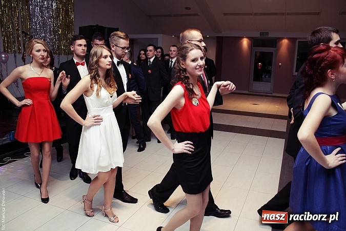 Zdjęcie w galerii na portalu naszraciborz.pl: Pięć klas Ekonomika bawi się w Zakrzowie wiadomości z regionu