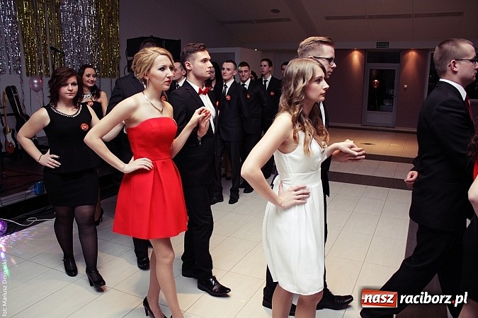 Zdjęcie w galerii na portalu naszraciborz.pl: Pięć klas Ekonomika bawi się w Zakrzowie wiadomości z regionu