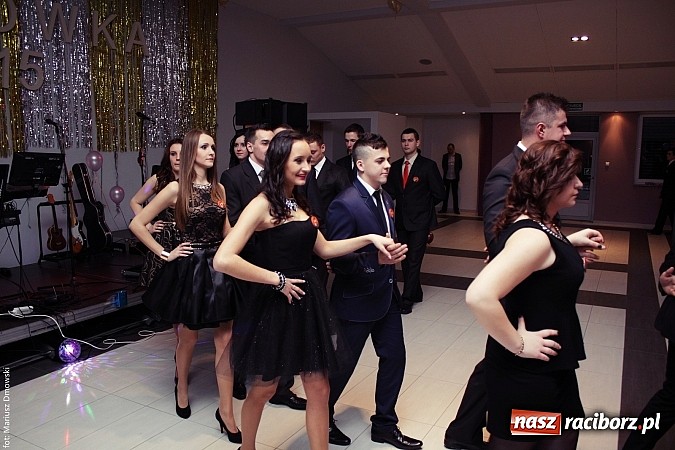 Zdjęcie w galerii na portalu naszraciborz.pl: Pięć klas Ekonomika bawi się w Zakrzowie wiadomości z regionu