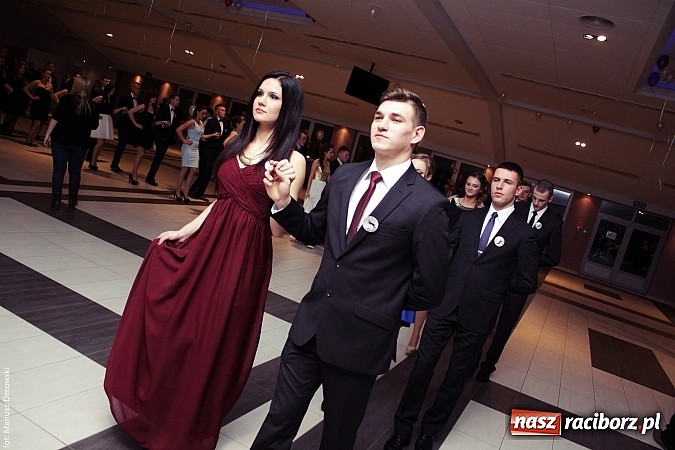 Zdjęcie w galerii na portalu naszraciborz.pl: Pięć klas Ekonomika bawi się w Zakrzowie wiadomości z regionu