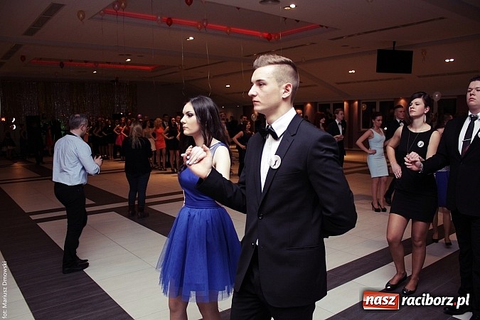 Zdjęcie w galerii na portalu naszraciborz.pl: Pięć klas Ekonomika bawi się w Zakrzowie wiadomości z regionu