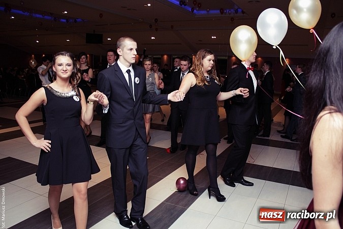 Zdjęcie w galerii na portalu naszraciborz.pl: Pięć klas Ekonomika bawi się w Zakrzowie wiadomości z regionu