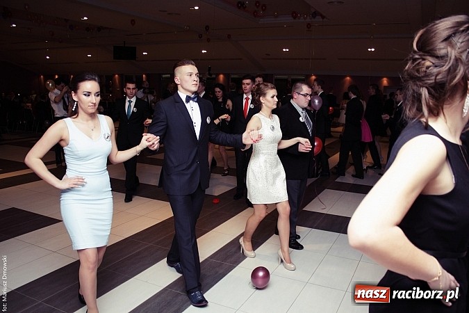 Zdjęcie w galerii na portalu naszraciborz.pl: Pięć klas Ekonomika bawi się w Zakrzowie wiadomości z regionu