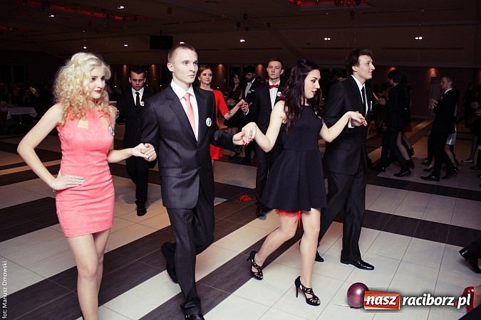 Zdjęcie w galerii na portalu naszraciborz.pl: Pięć klas Ekonomika bawi się w Zakrzowie wiadomości z regionu