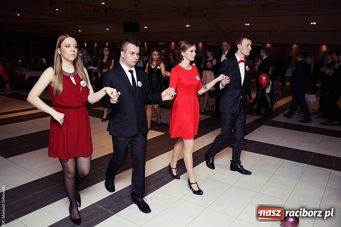 Zdjęcie w galerii na portalu naszraciborz.pl: Pięć klas Ekonomika bawi się w Zakrzowie wiadomości z regionu