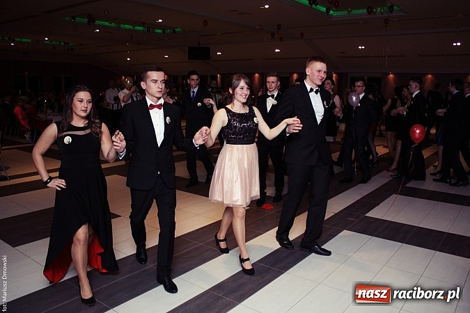 Zdjęcie w galerii na portalu naszraciborz.pl: Pięć klas Ekonomika bawi się w Zakrzowie wiadomości z regionu