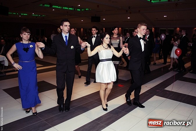 Zdjęcie w galerii na portalu naszraciborz.pl: Pięć klas Ekonomika bawi się w Zakrzowie wiadomości z regionu