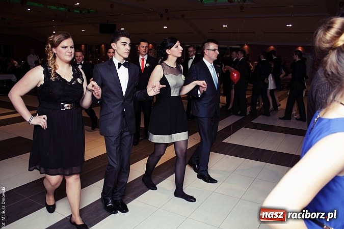 Zdjęcie w galerii na portalu naszraciborz.pl: Pięć klas Ekonomika bawi się w Zakrzowie wiadomości z regionu