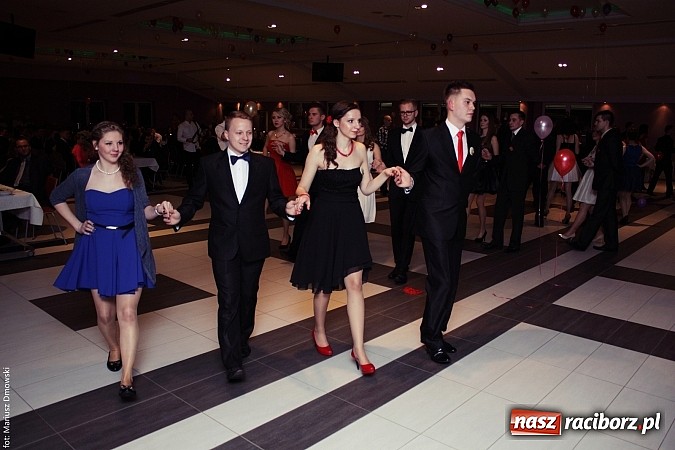 Zdjęcie w galerii na portalu naszraciborz.pl: Pięć klas Ekonomika bawi się w Zakrzowie wiadomości z regionu