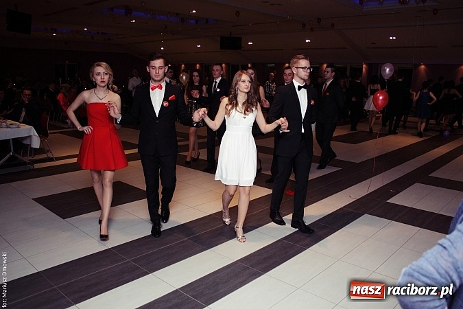 Zdjęcie w galerii na portalu naszraciborz.pl: Pięć klas Ekonomika bawi się w Zakrzowie wiadomości z regionu