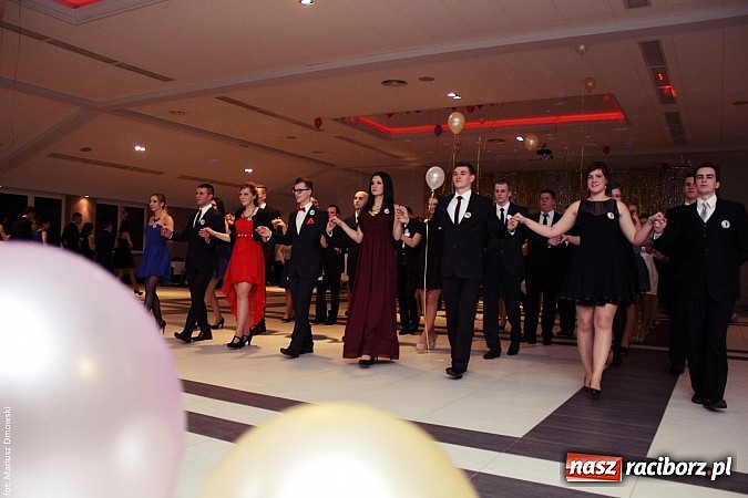 Zdjęcie w galerii na portalu naszraciborz.pl: Pięć klas Ekonomika bawi się w Zakrzowie wiadomości z regionu