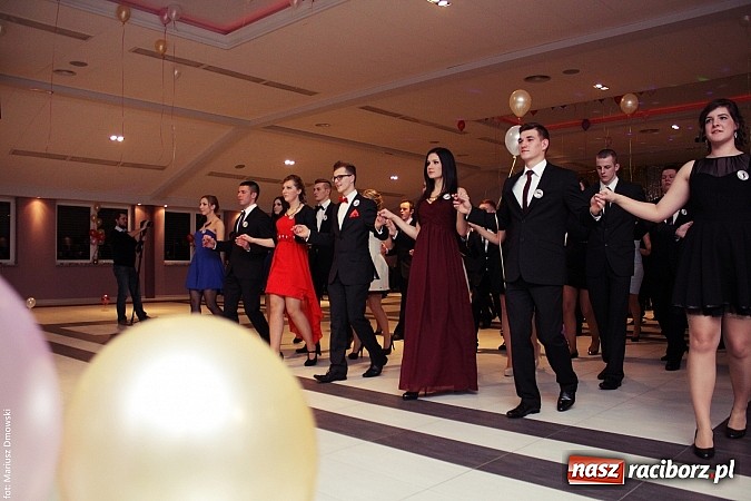 Zdjęcie w galerii na portalu naszraciborz.pl: Pięć klas Ekonomika bawi się w Zakrzowie wiadomości z regionu