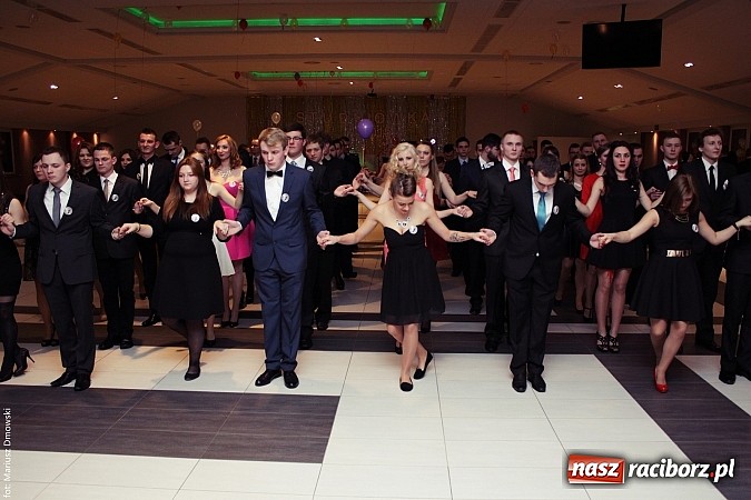 Zdjęcie w galerii na portalu naszraciborz.pl: Pięć klas Ekonomika bawi się w Zakrzowie wiadomości z regionu