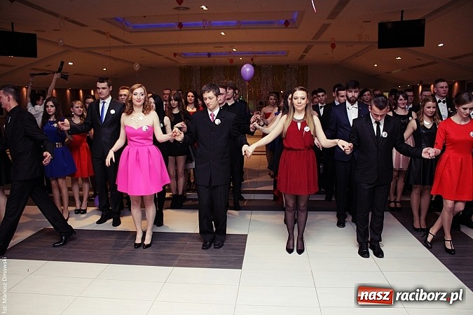 Zdjęcie w galerii na portalu naszraciborz.pl: Pięć klas Ekonomika bawi się w Zakrzowie wiadomości z regionu