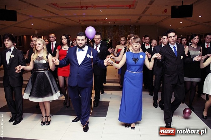 Zdjęcie w galerii na portalu naszraciborz.pl: Pięć klas Ekonomika bawi się w Zakrzowie wiadomości z regionu