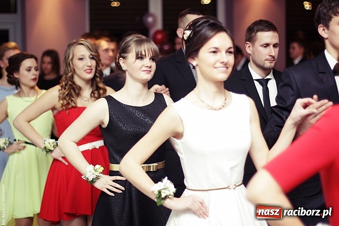 Zdjęcie w galerii na portalu naszraciborz.pl: Pięć klas Ekonomika bawi się w Zakrzowie wiadomości z regionu