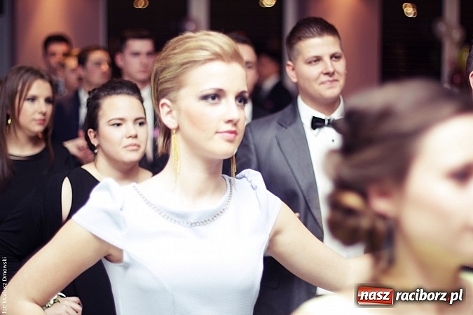 Zdjęcie w galerii na portalu naszraciborz.pl: Pięć klas Ekonomika bawi się w Zakrzowie wiadomości z regionu