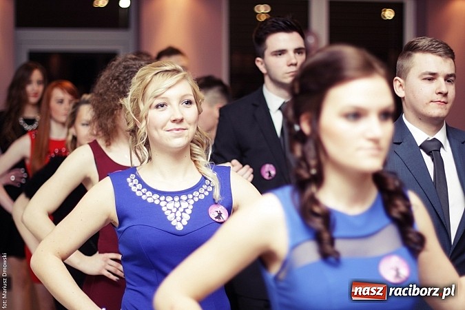 Zdjęcie w galerii na portalu naszraciborz.pl: Pięć klas Ekonomika bawi się w Zakrzowie wiadomości z regionu