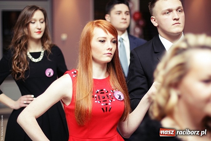 Zdjęcie w galerii na portalu naszraciborz.pl: Pięć klas Ekonomika bawi się w Zakrzowie wiadomości z regionu