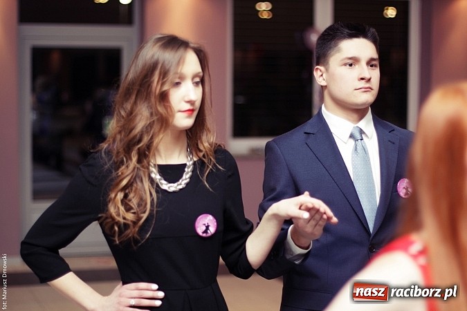 Zdjęcie w galerii na portalu naszraciborz.pl: Pięć klas Ekonomika bawi się w Zakrzowie wiadomości z regionu